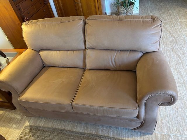 3 e 2 sofás de camelo