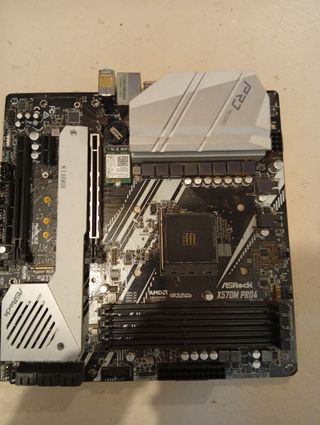Placa Base ASRock X570M Pro4