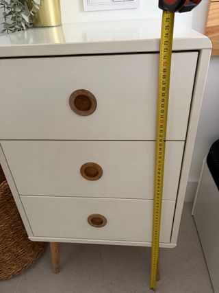 Cómoda, dos Mesitas de Noche Blanca y Madera