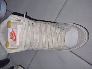Zapatillas Nike Beige y Blancas