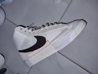 Zapatillas Nike Beige y Blancas