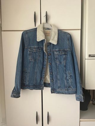 Cazadora vaquera Bershka con borreguito