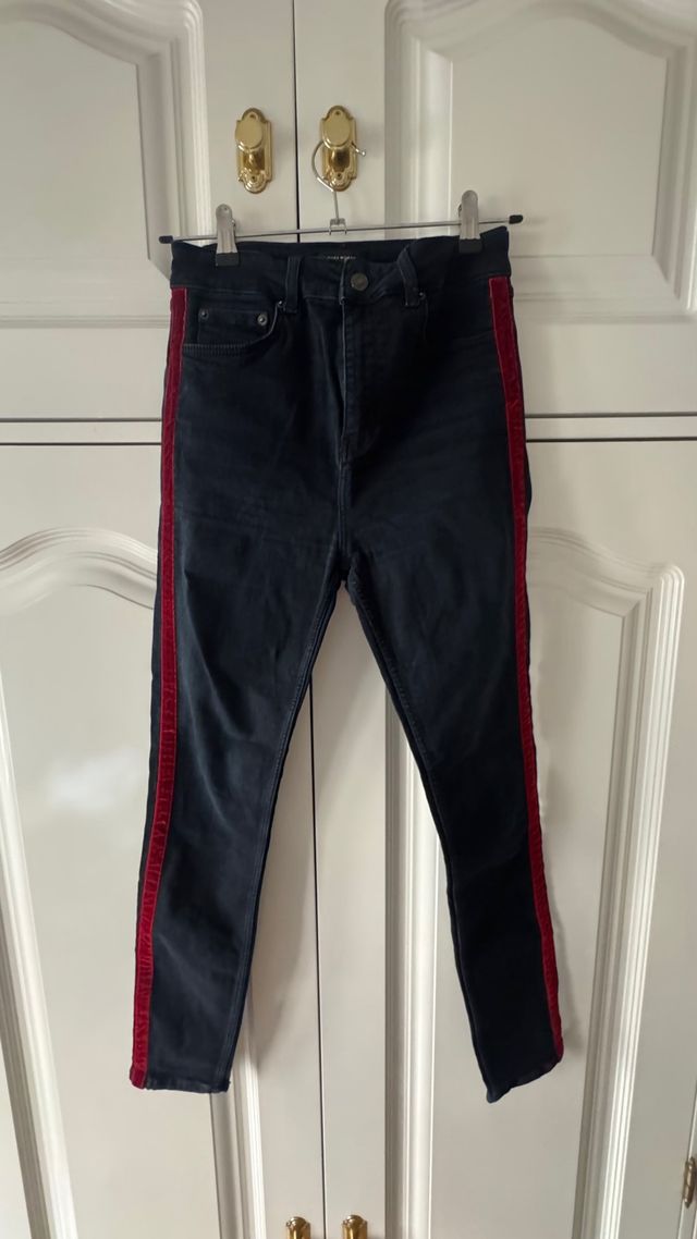 Vaqueros Zara con Raya Roja