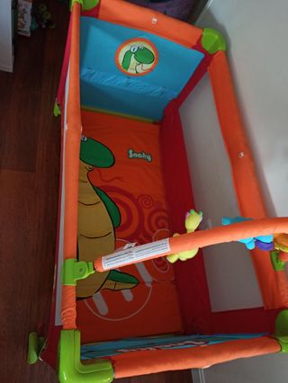 Cuna de viaje y parque infantil