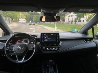 TOYOTA COROLLA TOURING SPORT  BUSSINES PLUS