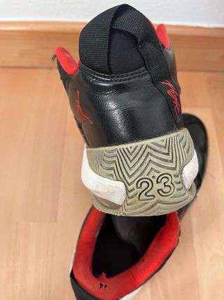 Zapatillas Jordan Negras y Rojas