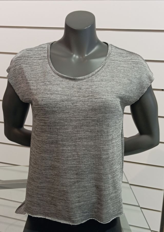Camiseta gris manga corta