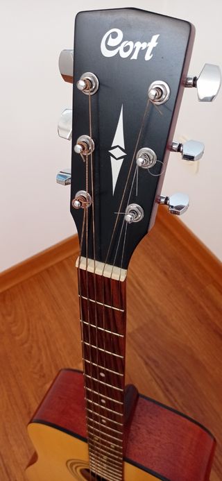 Guitarra Acústica Cort nueva 