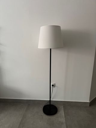 Lámpara de pie IKEA blanca