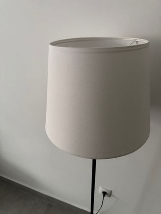 Lámpara de pie IKEA blanca