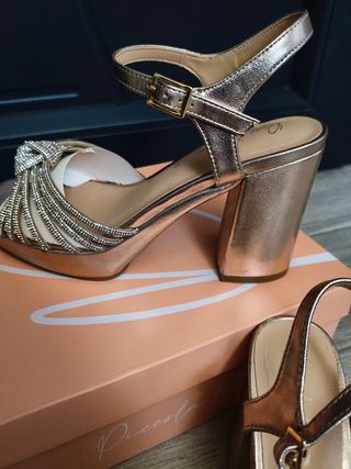 Sandalias doradas tacón plataforma