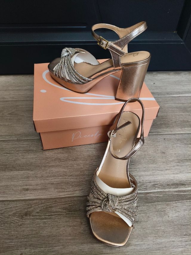 Sandalias doradas tacón plataforma