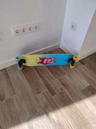 Skate infantil con huellas