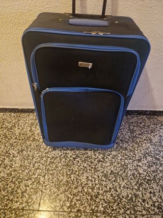 Maleta de viaje negra con detalles azules