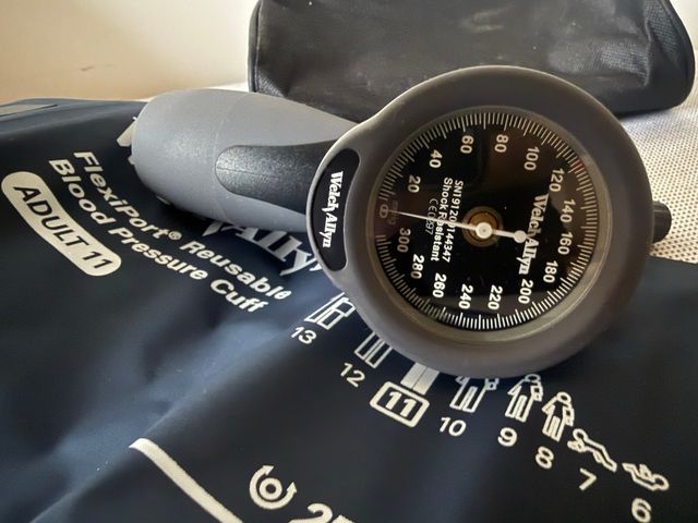 Welch Allyn Tensiómetro Adulto 11
