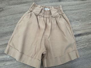 Pantalón corto beige Fórmula Joven