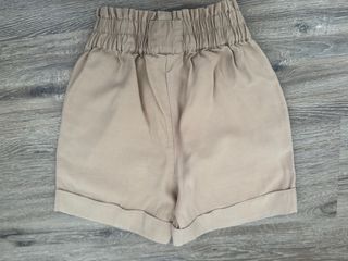 Pantalón corto beige Fórmula Joven