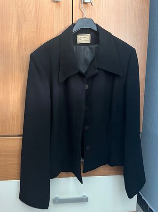 Traje Escada negro falda y chaqueta T.46