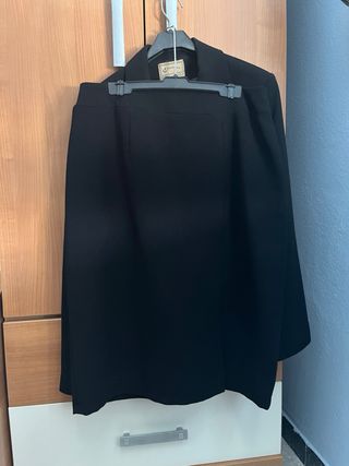 Traje Escada negro falda y chaqueta T.46