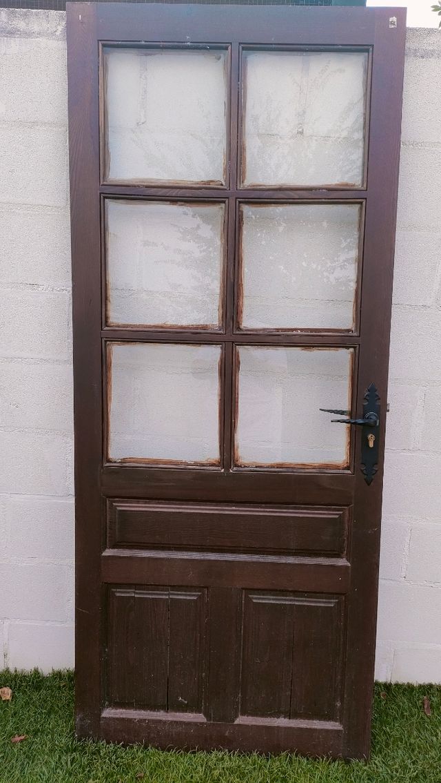 Puerta caseta jardín 