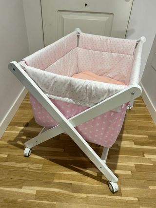 Minicuna rosa con estrellas