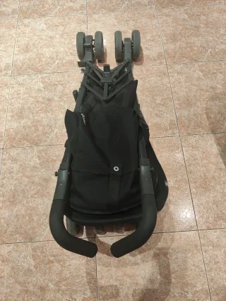 Carrito Cybex y de regalo trona portátil