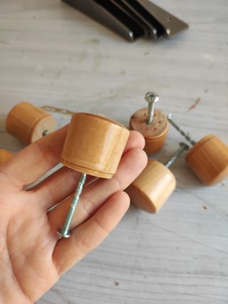 Pomos de madera con tornillo (6 unidades)