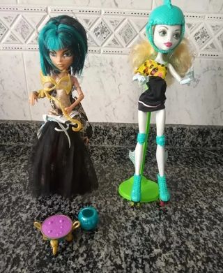 Dos Muñecas Monster High