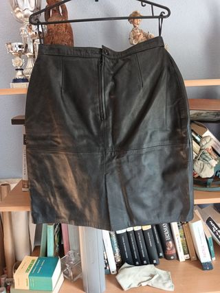 Falda de piel auténtica negra