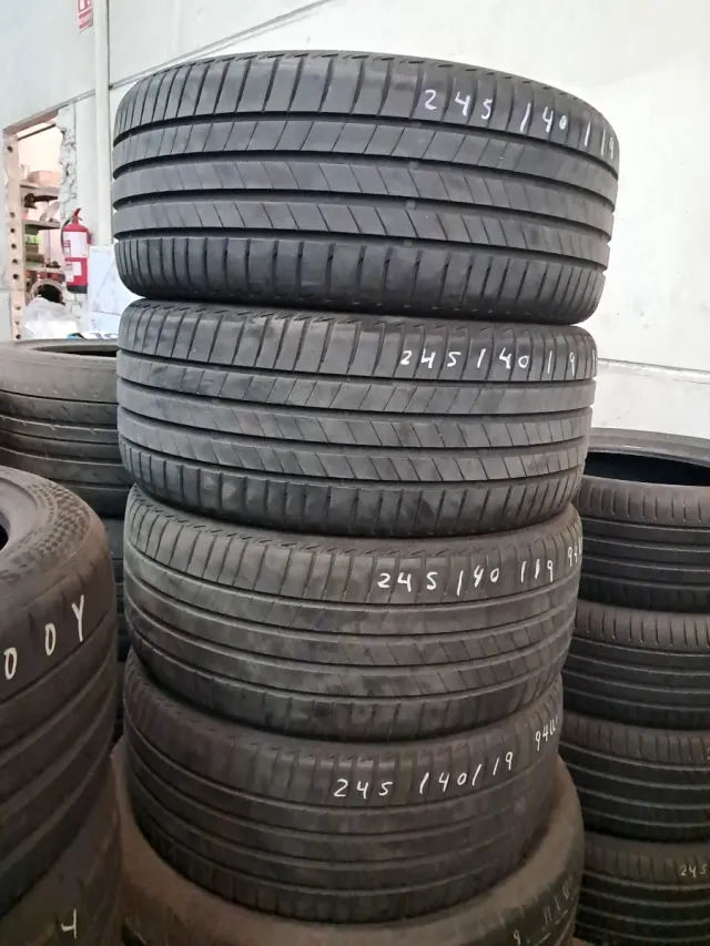 Neumáticos 245/40/19