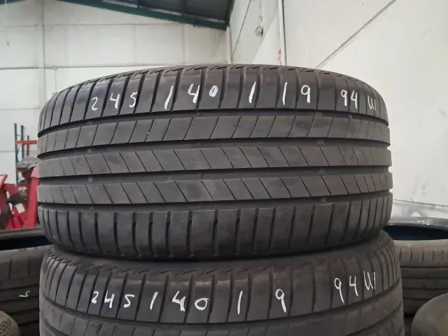Neumáticos 245/40/19