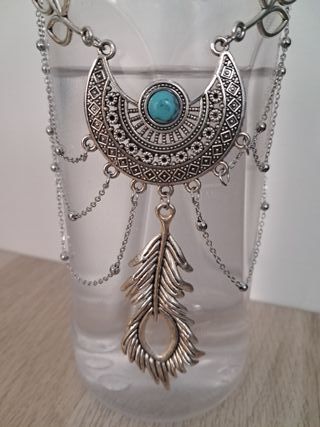 Brazalete estilo boho con pluma