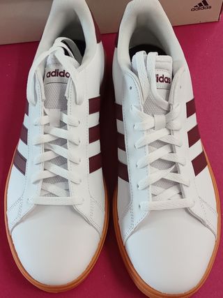 Zapatillas Adidas Blancas y Vino Talla 42