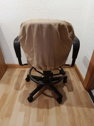 Silla de oficina giratoria beige y negra