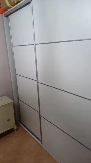 Armario puertas correderas cristal y metal