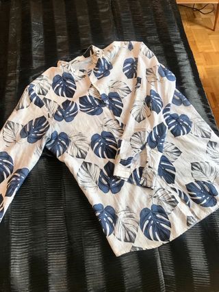 Camisa estampada hojas tropicales Talla M