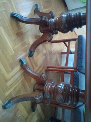 Mesa de comedor de madera oscura
Se abre 2,40m de
