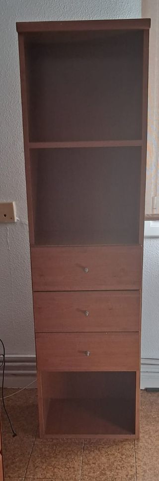 Estantería madera alta con cajones