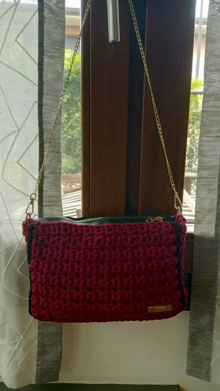Borsa uncinetto fatta a mano con catena