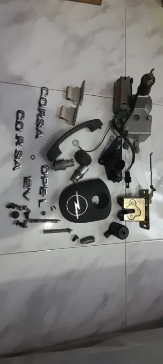 Opel Corsa B - Piezas Portón Trasero  