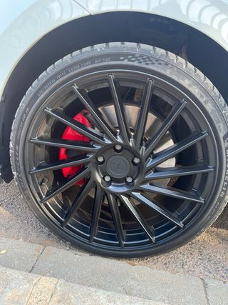 Llantas Keskin Negro Mate 19'' montadas en Golf 8 