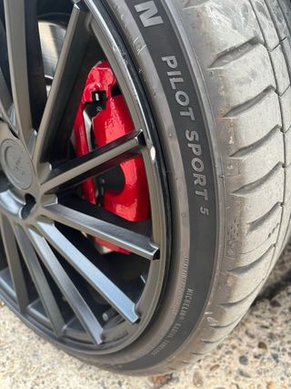 Llantas Keskin Negro Mate 19'' montadas en Golf 8 