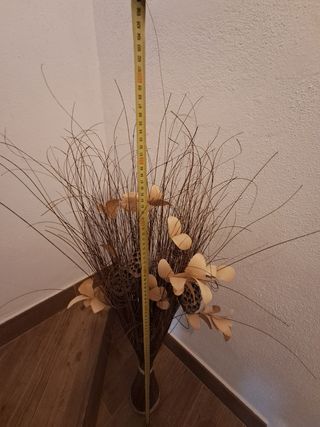 Decoración hojas secas y flores