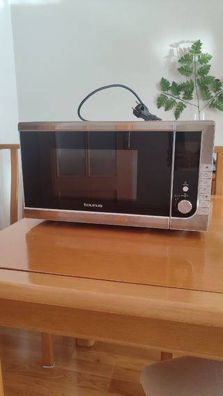 Microondas Taurus Plata