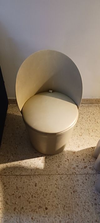 Sillón moderno beige