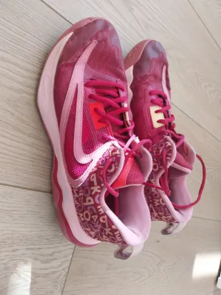 Zapatillas Baloncesto Nike Rosas y Moradas