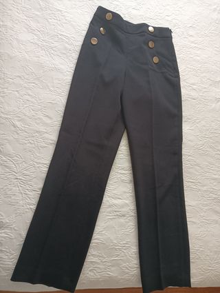 Pantalón negro botones dorados