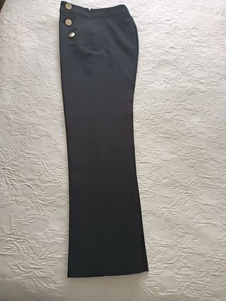 Pantalón negro botones dorados