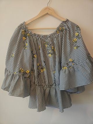 Blusa de cuadros con bordado floral