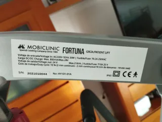 Grua para personas Mobiclinic modelo Fortuna.